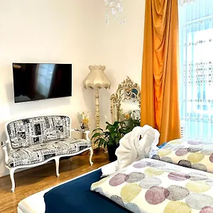 Sisi 103 M2 Viena