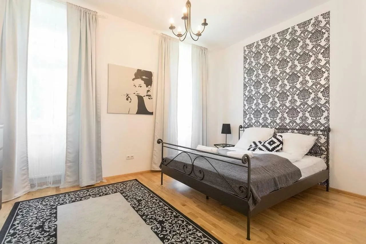 Spacious Vienna Central Station Residence דירה