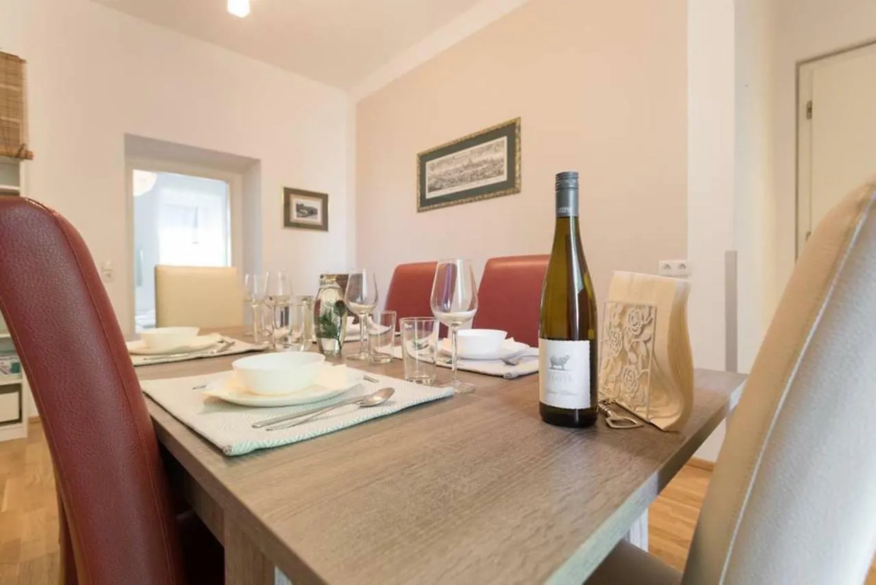 Spacious Vienna Central Station Residence דירה