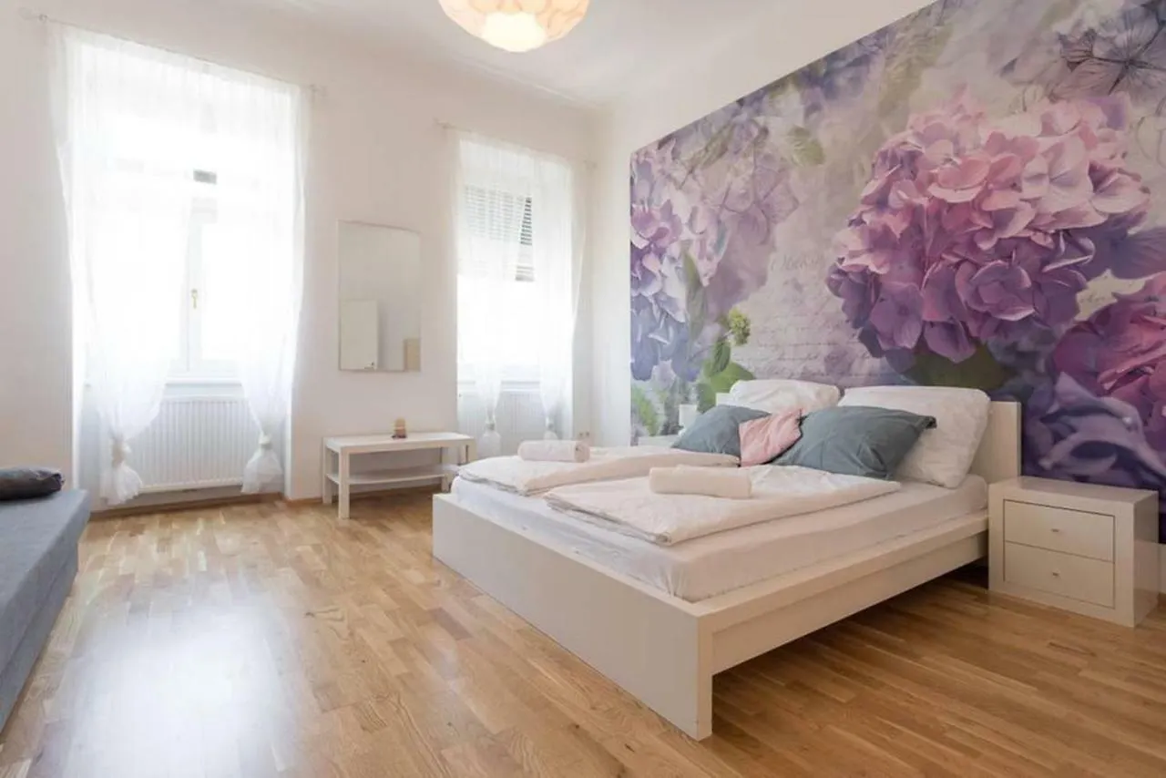 Spacious Vienna Central Station Residence