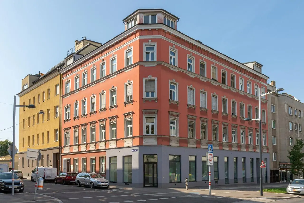 Spacious Vienna Central Station Residence Apartment