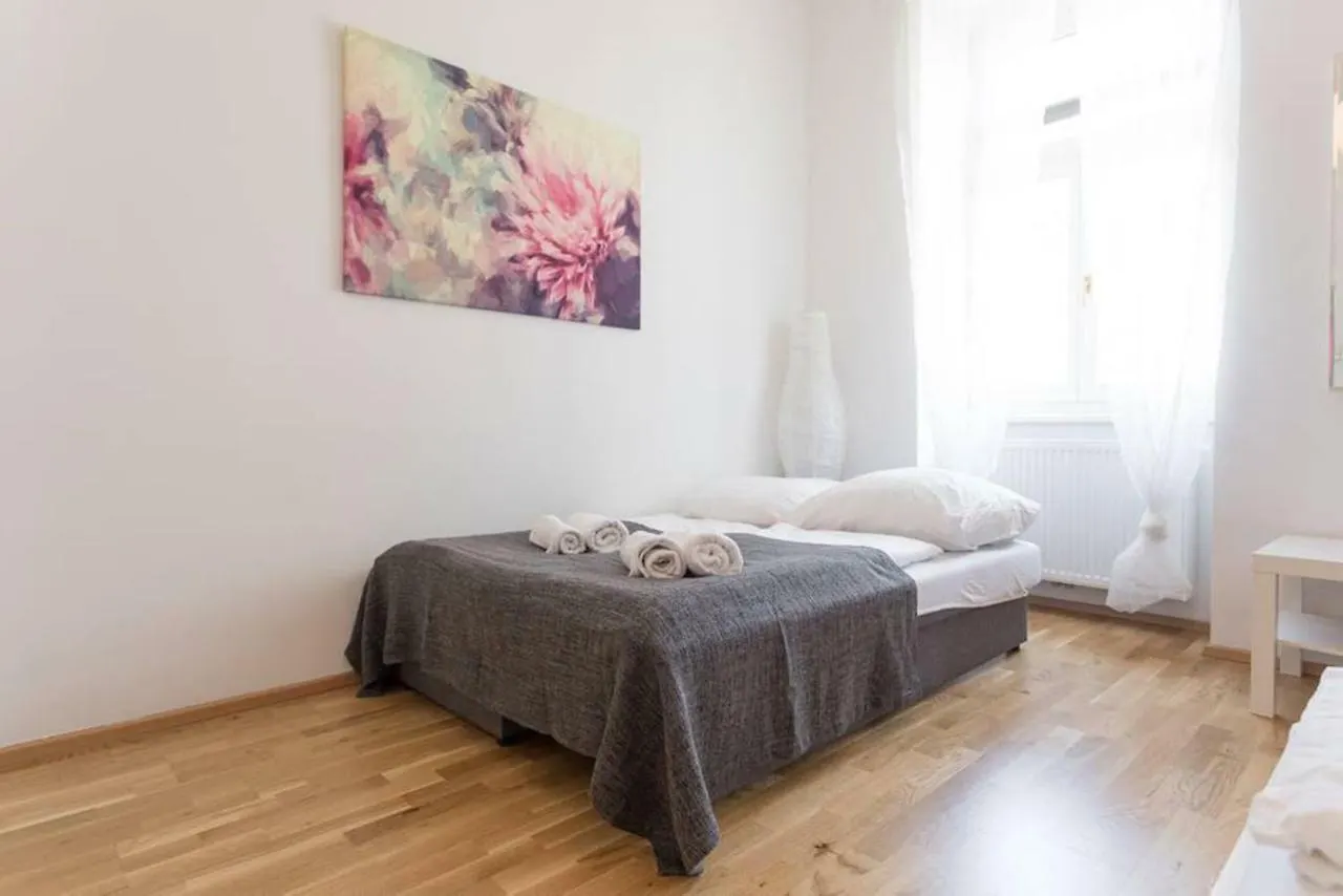 Spacious Vienna Central Station Residence Apartment